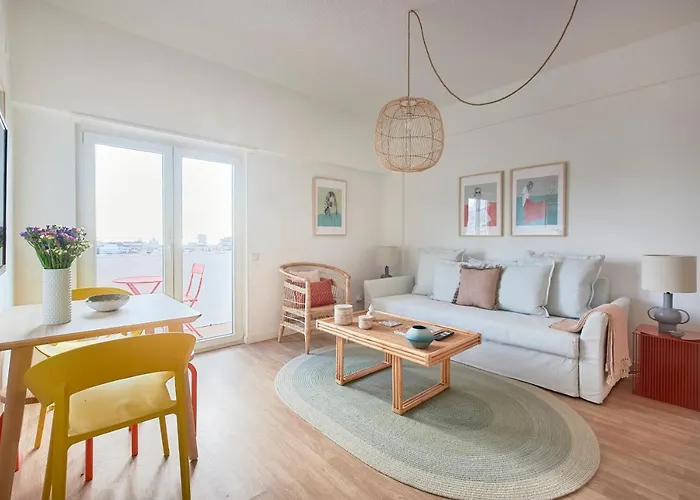 公寓 Seaview & Sunset Balcony Charm, By Timecooler 塞图巴尔
