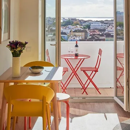 Daire Seaview & Sunset Balcony Charm, By Timecooler *